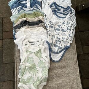 Onesies size 0-3 months 24pcs